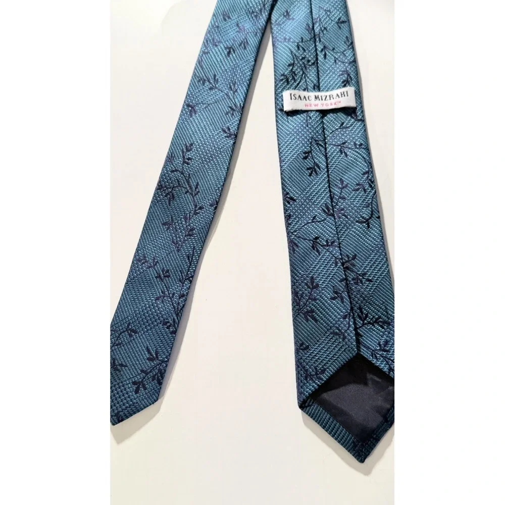 Isaac Mizrahi New York Mens Silk Tie With Floral Accent